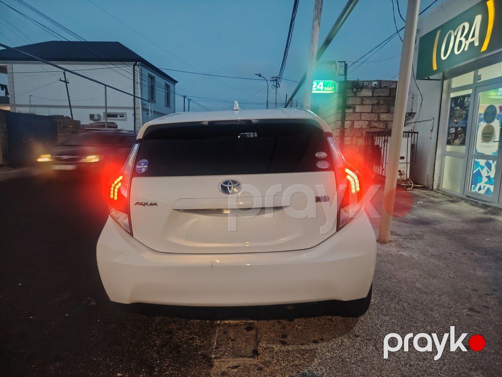 Toyota Aqua, 1.5 L, 0.87 kWh, 2017 il, 133 000 km — Avtomobillər, Bakı (4)