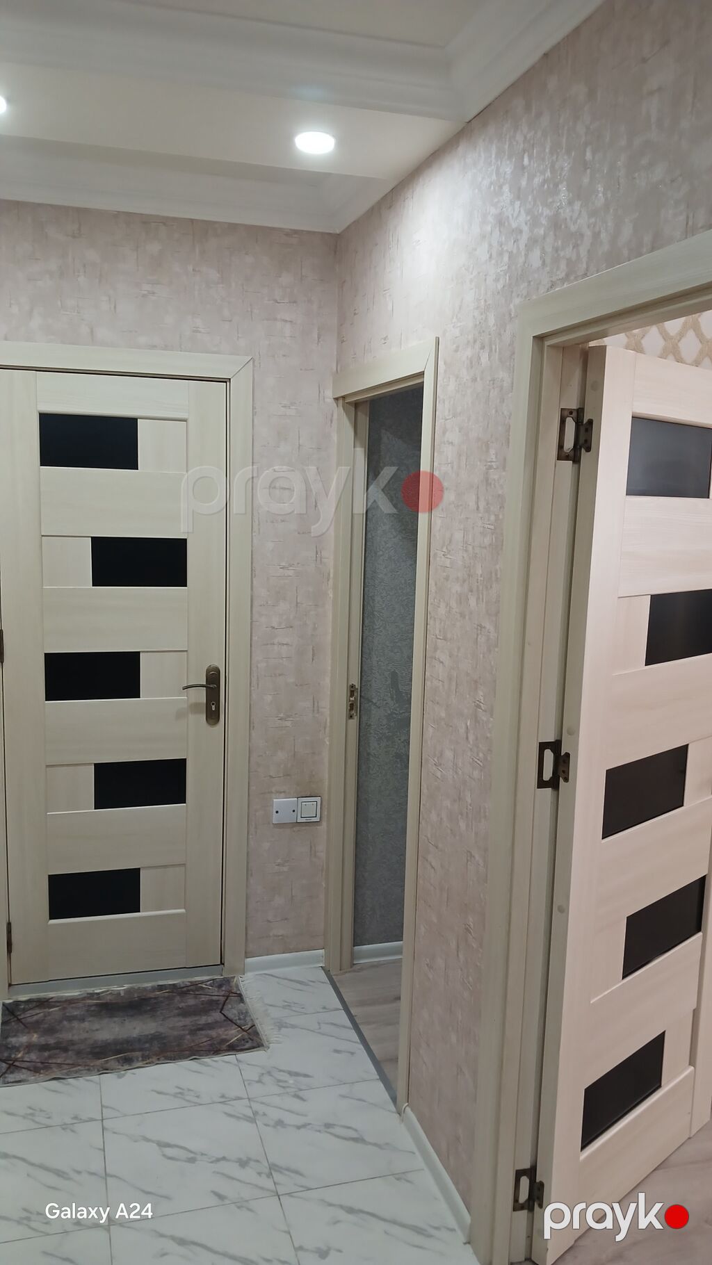 3 otaqlı mənzil – zövqlə dizayn edilmiş zal və dəhliz - Geniş və — Mənzil, Sumqayıt (4)