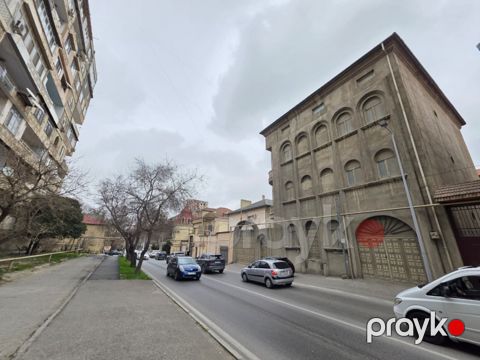 Satılır 10 otaqlı həyət evi/bağ evi 1200 m² — Bakı