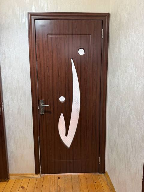 5 eded Qapı Satılır 3 şuşəlidi 2 si şuşəsız bir ededi 50 azn Unvan — Ulinka97