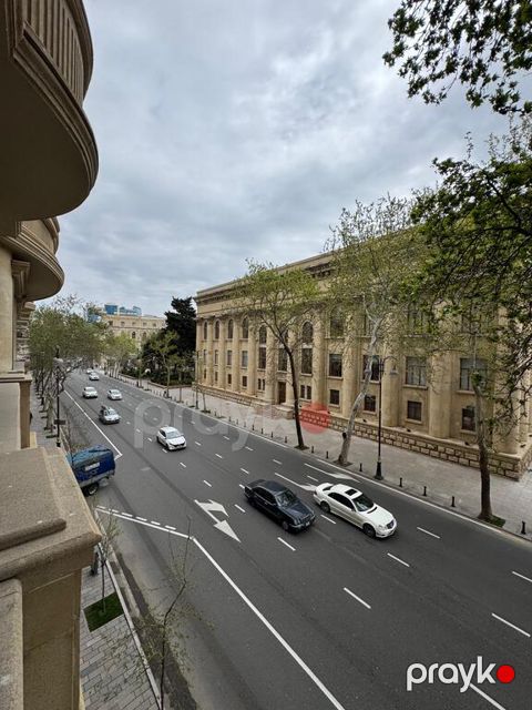 Satılır 3 otaqlı yeni tikili 160 m² — Bakı