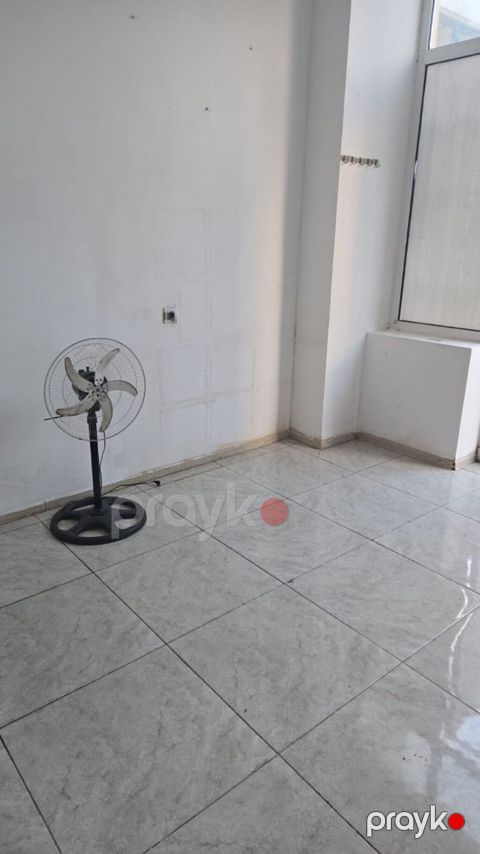 Nizami ray nefciler metrosuna 8 km bazar yaxinligi 22 kv yer icareye — Bakı