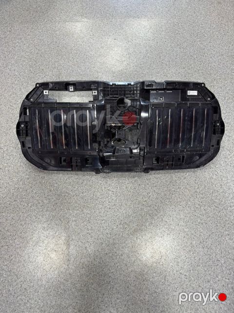 BMW G70 radiator barmaqlığı jalüzü — Bakı