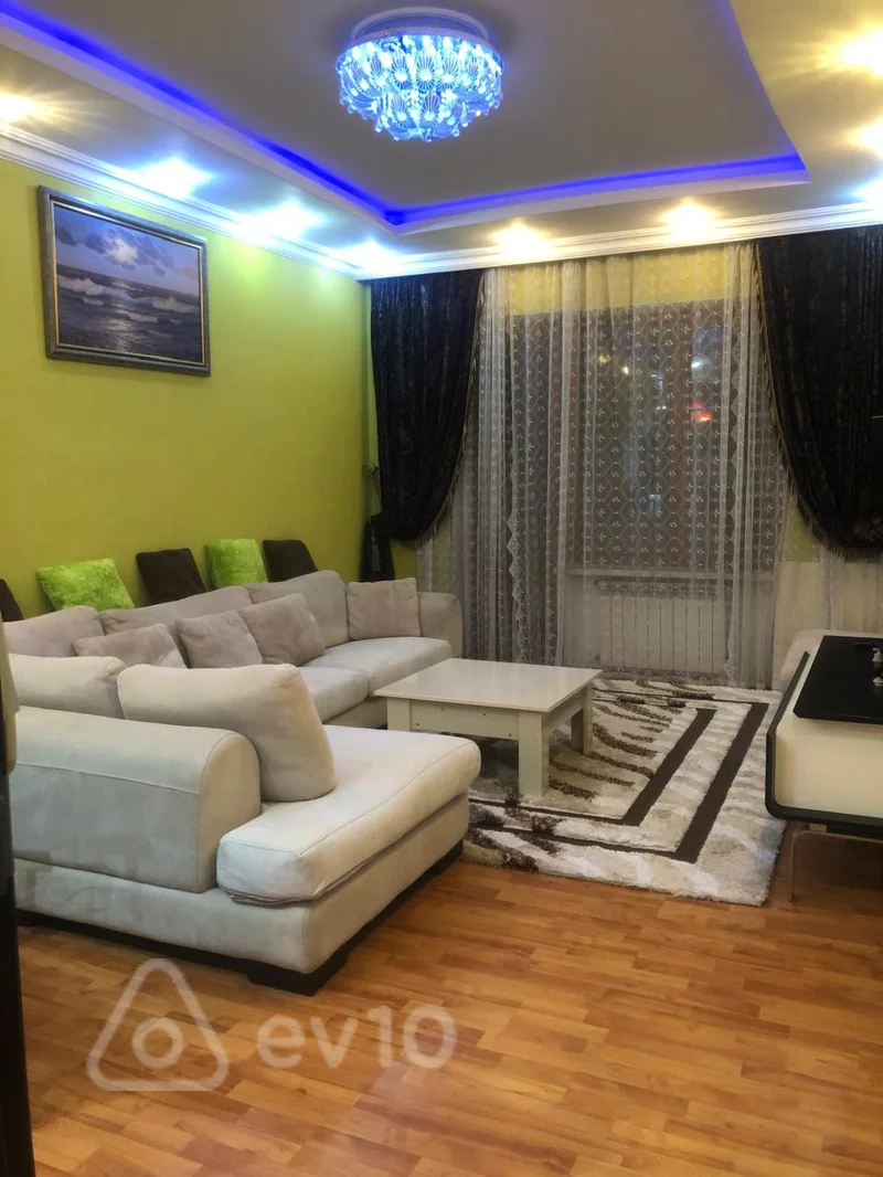2 otaqlı mənzil, 60 m², Şamil Əzizbəyov küç — kirayə — Bakı