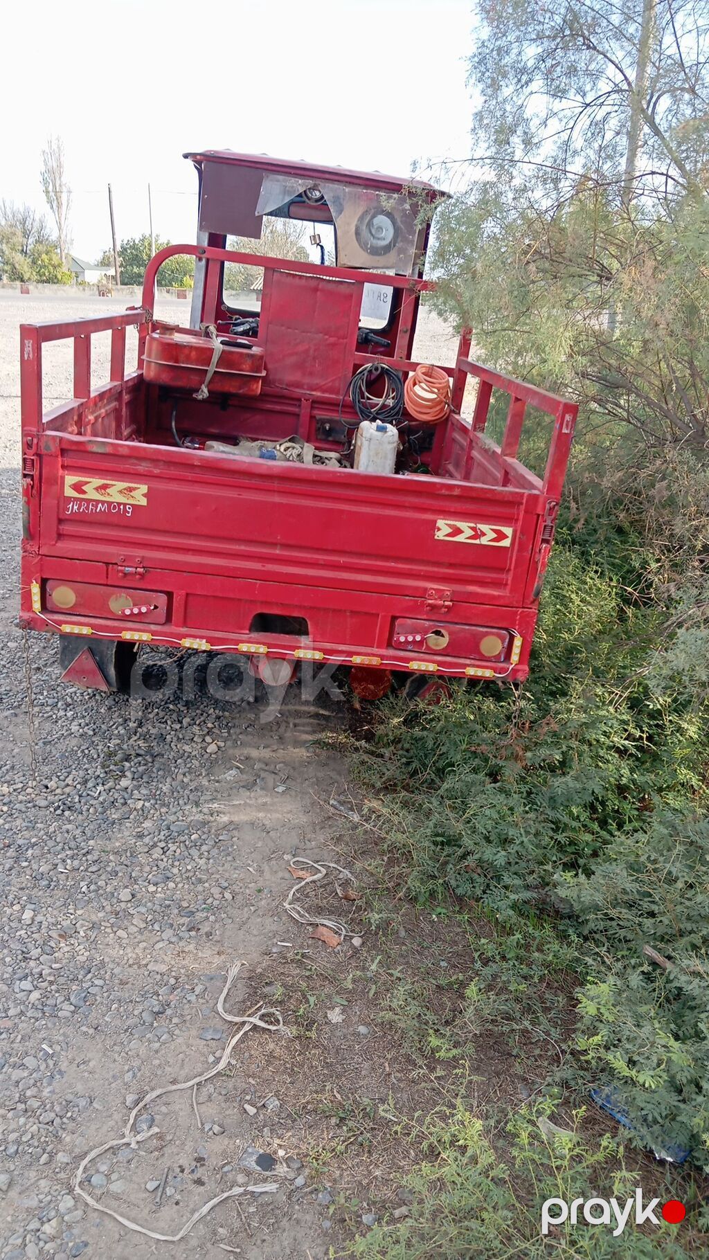 Qırmızı yük daşıyan üçtəkərli motosiklet (tricikl) - İstehsal ili — Motosikletlər, Saatlı (2)