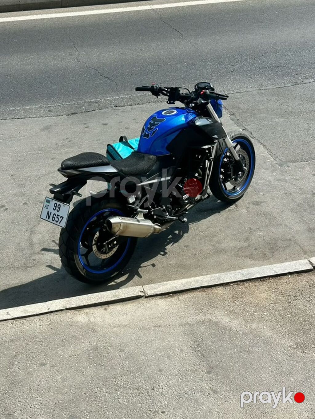 Motosiklet – street/naked tipli, mavi‑qara rəng kombinində, idman — Motosikletlər, Bakı (3)