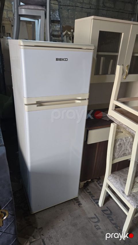 Beko iki qapılı soyuducu - Rəng: ağ, krem aksentli - Üst hissə — Gəncə