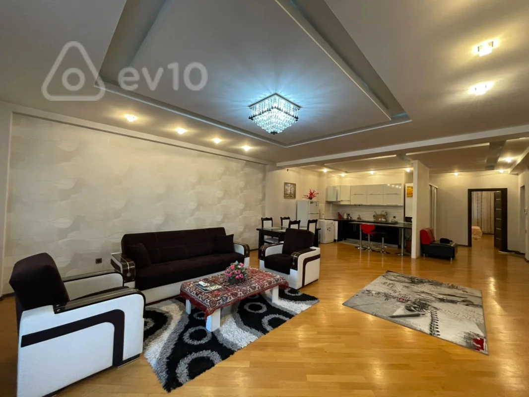 3 otaqlı mənzil, 140 m², 28 May küçəsi — kirayə — Bakı