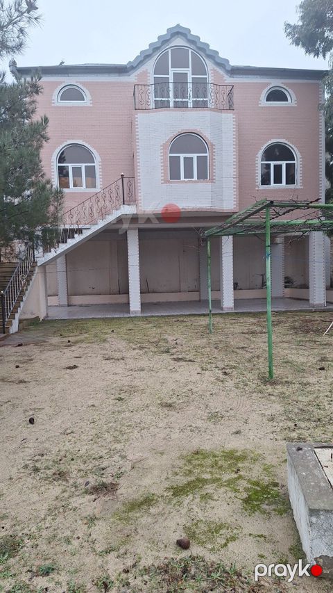 Satılır 8 otaqlı həyət evi/bağ evi 300 m² — Bakı