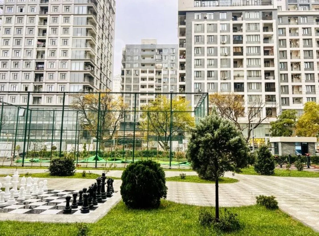 4 otaqlı mənzil, 195 m², 28MAY m.st M.Refili kuç — Bakı