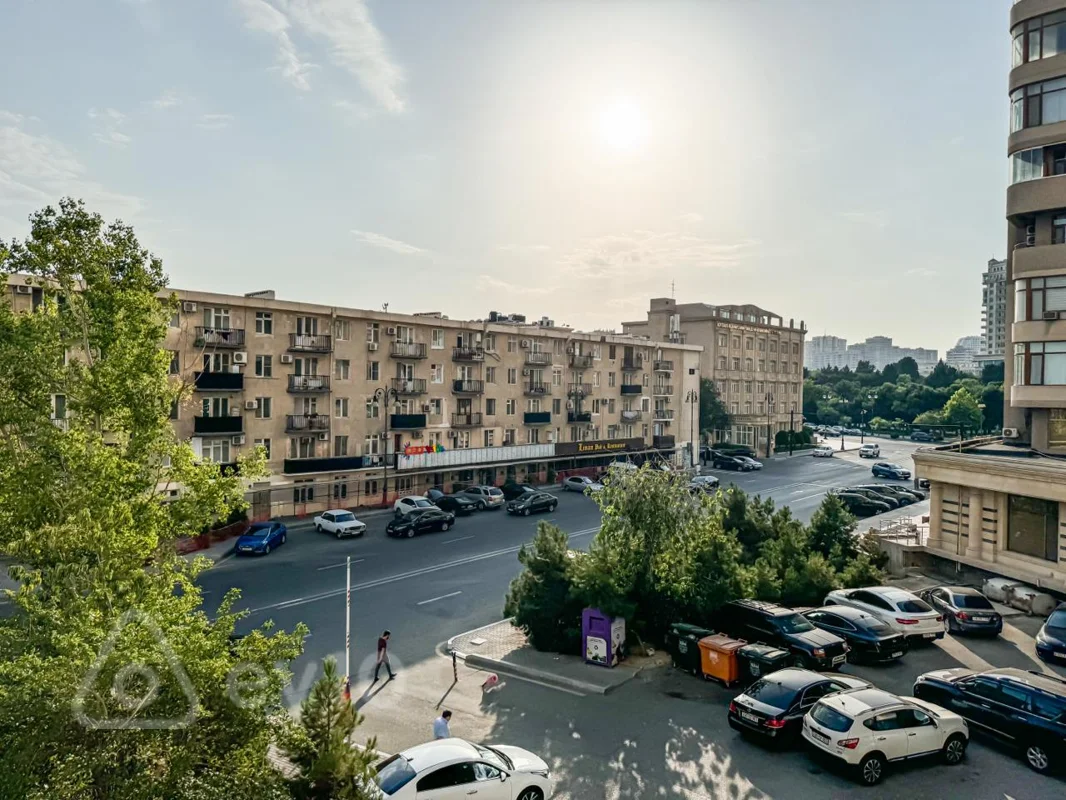 4 otaqlı mənzil, 165 m², Ismayılbəy Qutqaşınlı — Mənzil, Bakı (8)