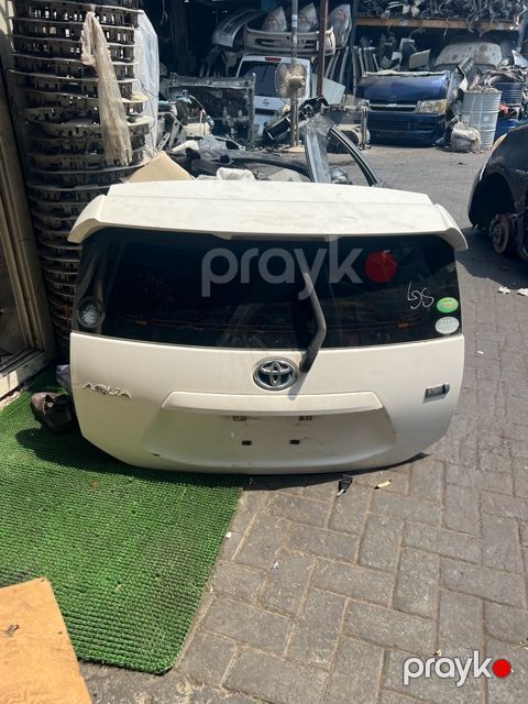 "Toyota Agua" arxa baqajı — Bakı