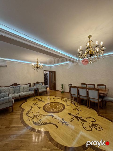 Satılır 5 otaqlı köhnə tikili 120 m² — Bakı