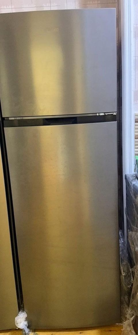 Soyuducu satilir. Tezedir gelen musteri özu görecek .Defrostdur — Refrigerators