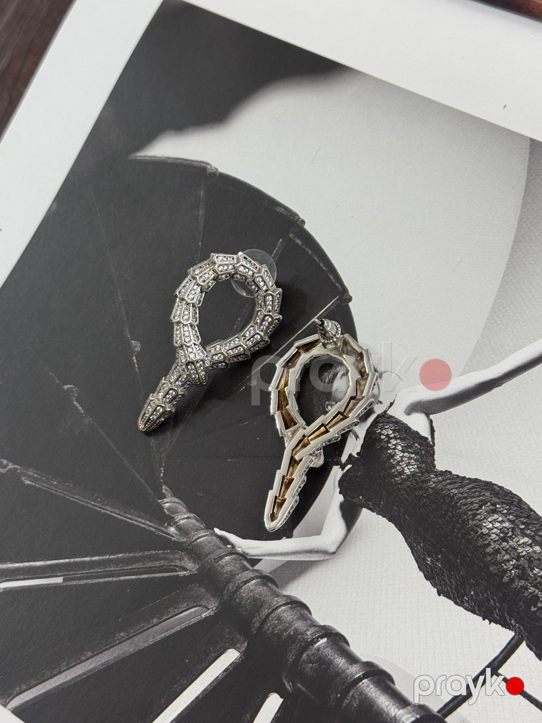 Sırğa qadınlar üçün, gümüşlə örtürülmüş metal — Mallar, Bakı (2)