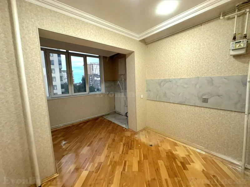 Satılır 3 otaqlı Mənzil Köhnə tikili 80 m² Bakı, Binəqədi r., Azadlıq prospekti m., 7-ci mikrorayon — Mənzil, Bakı (3)