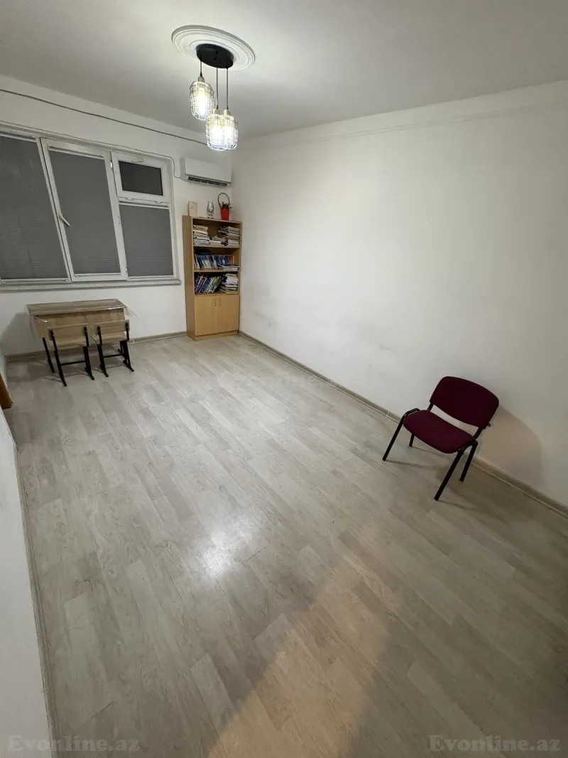 Satılır 2 otaqlı Mənzil Köhnə tikili 42 m² Bakı, Nəsimi r., Memar Əcəmi m — Bakı