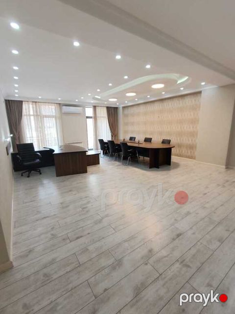 Satılır obyekt 340 m² — Bakı