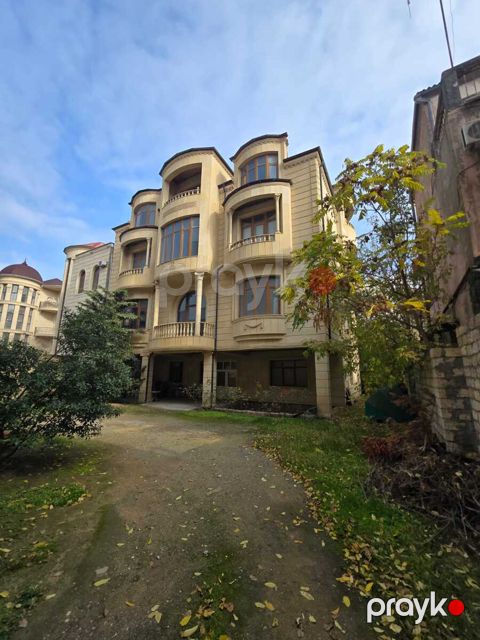 Satılır 15 otaqlı həyət evi/bağ evi 1000 m² — Bakı