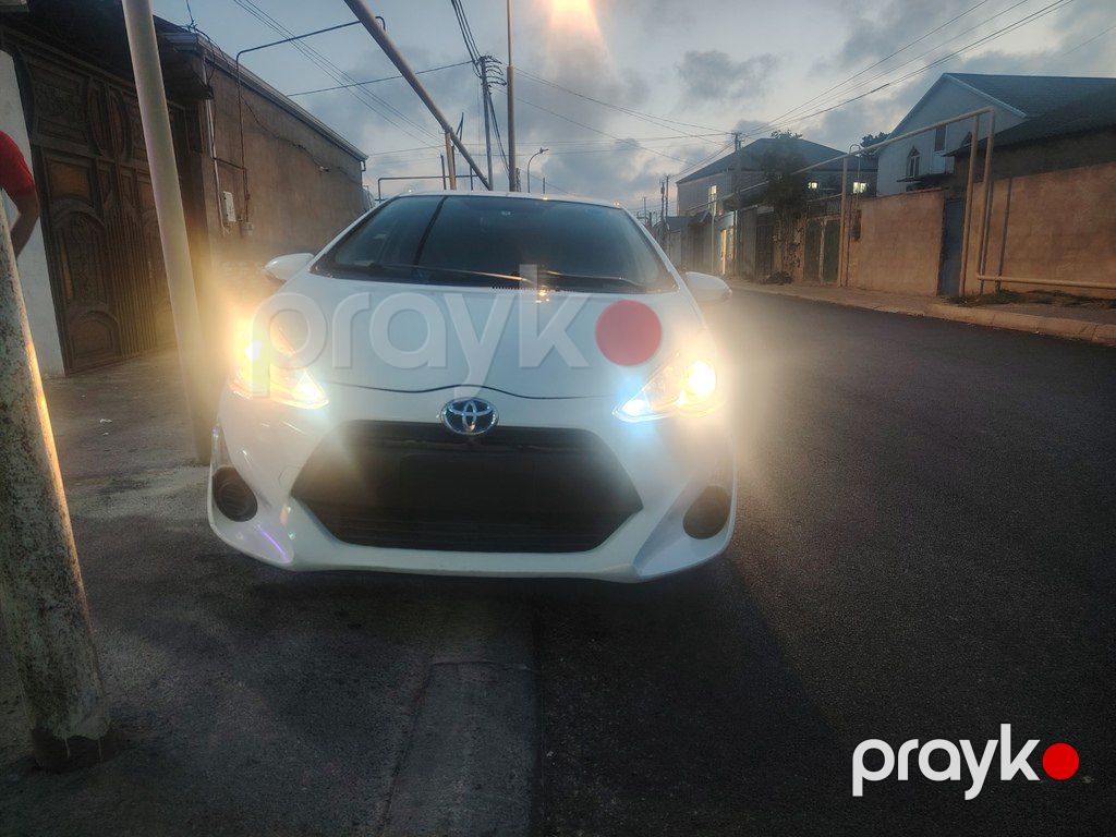 Toyota Aqua, 1.5 L, 0.87 kWh, 2017 il, 133 000 km — Avtomobillər, Bakı (2)
