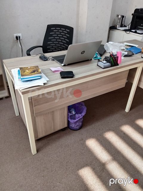 Ofis iş masası - Material: ağac teksturalı laminat örtüklü — Digah
