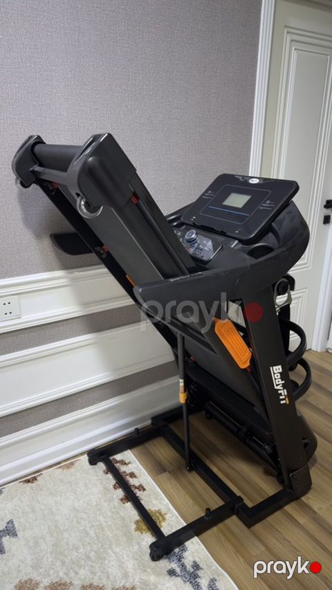 BodyFit qaçış trenajoru - Geniş qaçış səthi və güclü konstruksiya — Digah