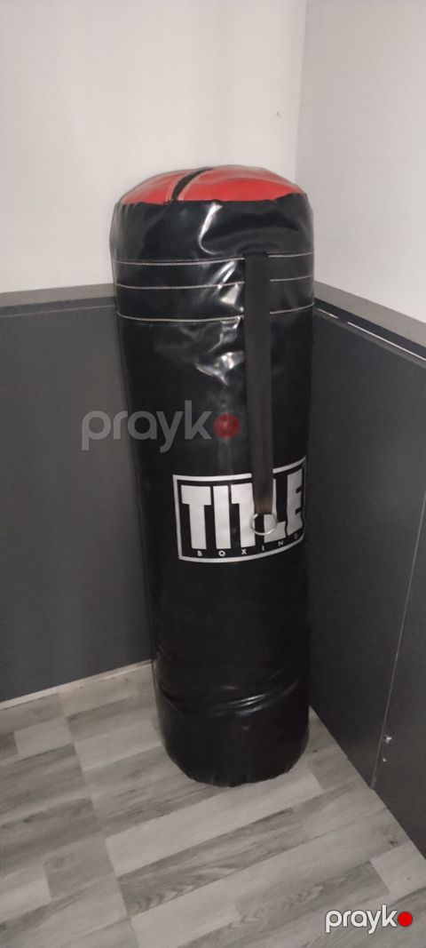 Tıtle Boxing asqı zənciri üçün halqalı ağır boks kisəsi. Tep tezedi — Bakı