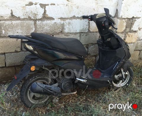 Şəhər içi hərəkət üçün kompakt skuter - Rəng: qara - Kuzov: şəhər — Bakı