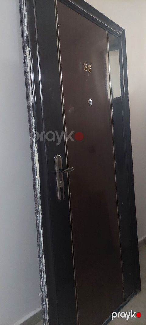 Dəmir giriş qapısı - Material: möhkəm metal konstruksiya, xaricdən — Bakı