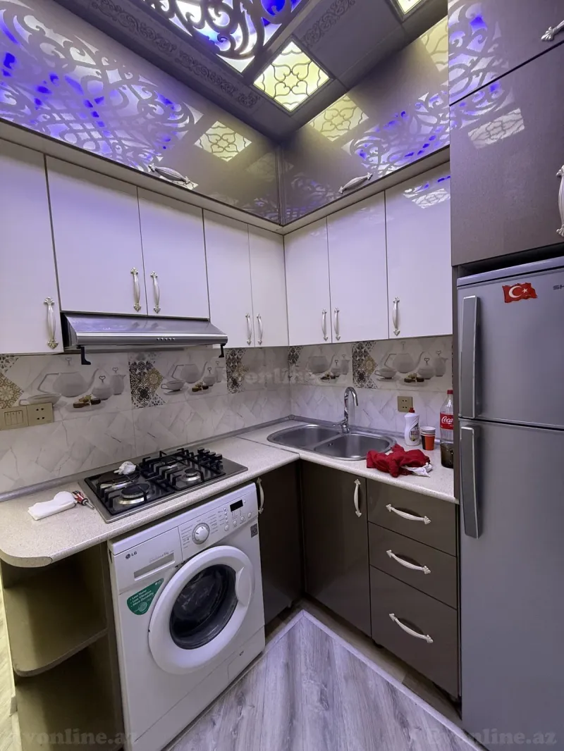Satılır 2 otaqlı Mənzil Köhnə tikili 55 m² Bakı, Nəsimi r., Memar Əcəmi m., 5-ci mikrorayon — Bakı