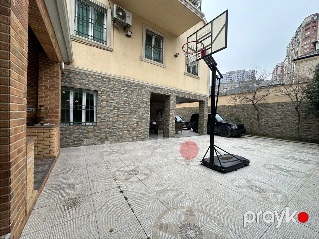 Villa, R.Rüstəmov küç — Ev, villa, Bakı (2)