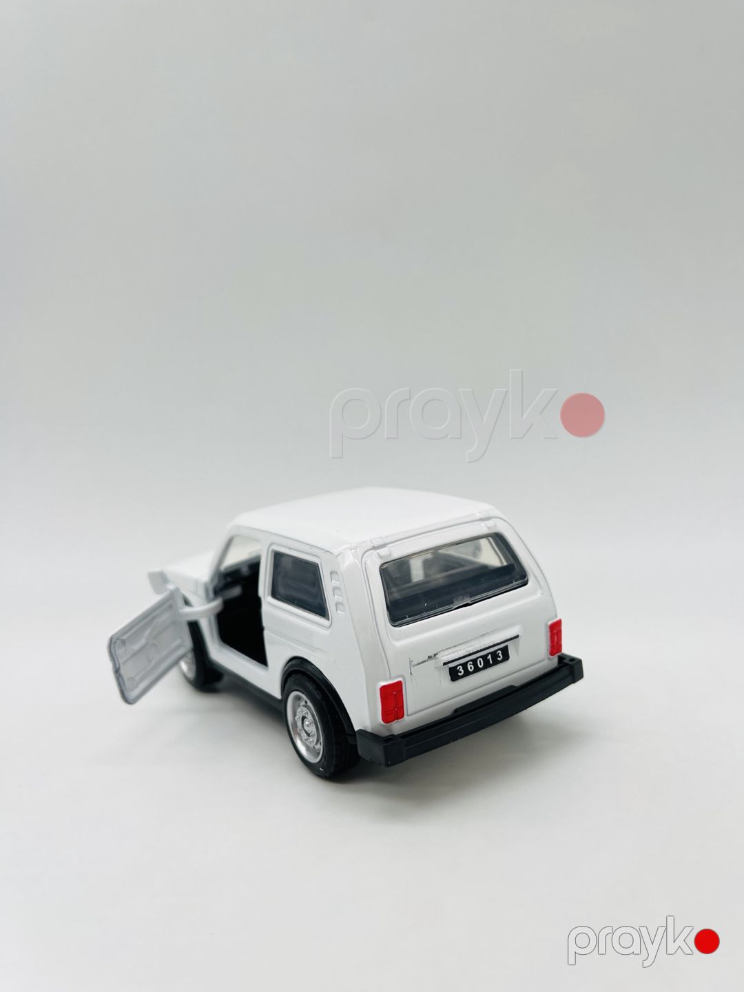 Maşın Lada Niva P-52, metal, ağ — Mallar, Bakı (2)