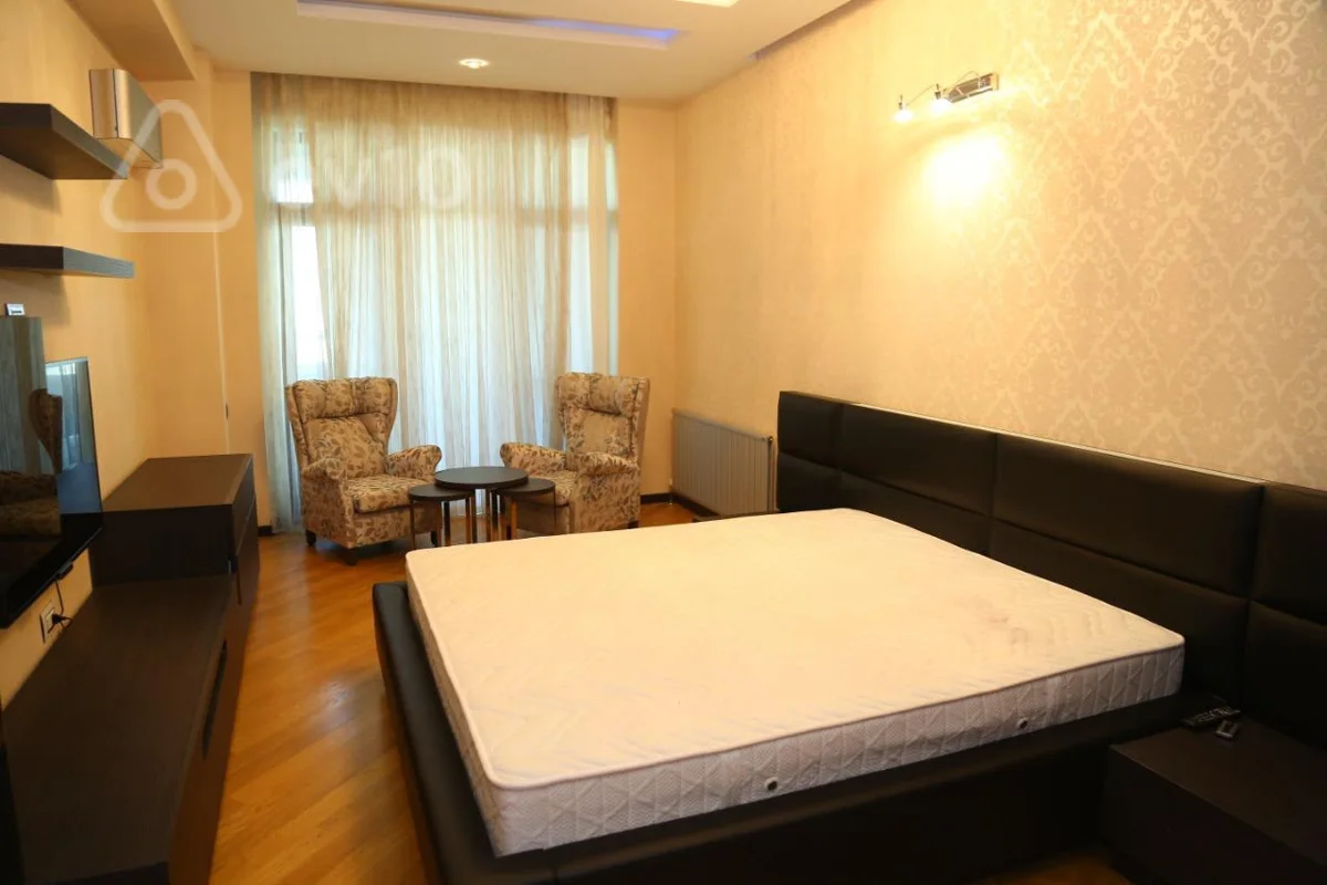 4 otaqlı mənzil, 270 m², Afiyətdin Cəlilov küç — kirayə — Mənzil, Bakı (12)