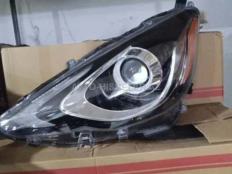 Toyota Prius C sol ön farası — Bakı