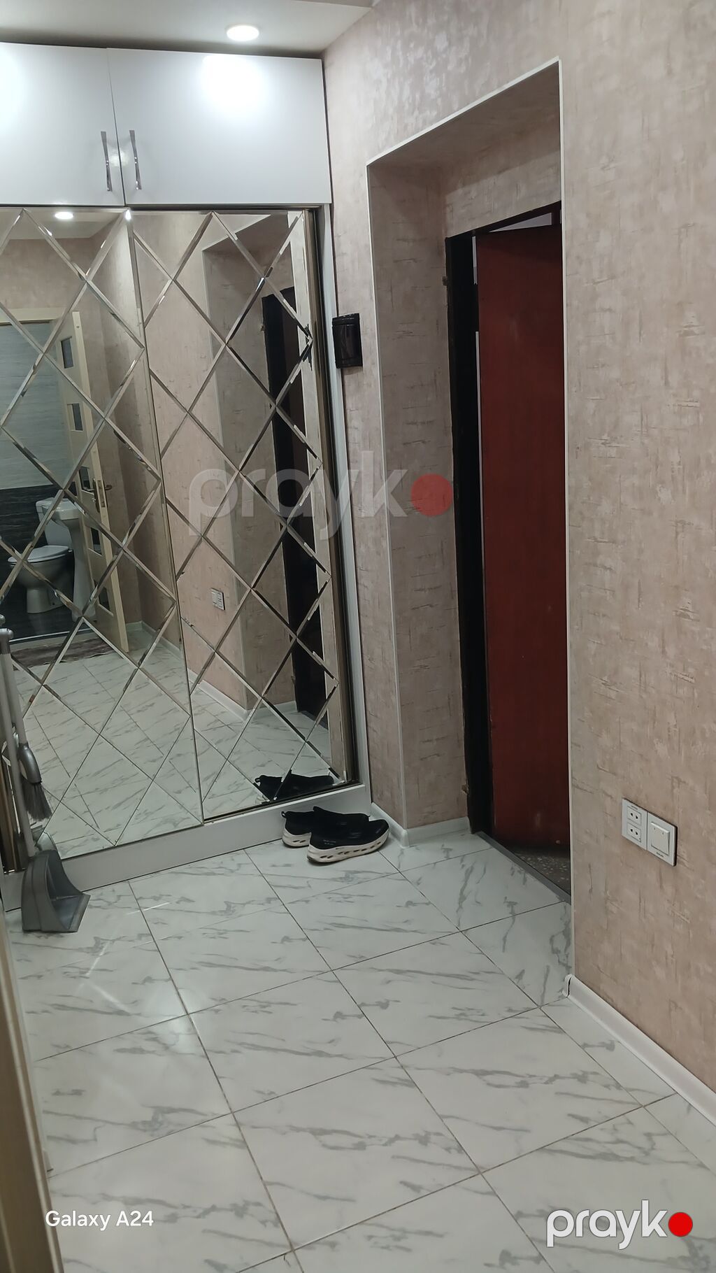 3 otaqlı mənzil – zövqlə dizayn edilmiş zal və dəhliz - Geniş və — Mənzil, Sumqayıt (5)