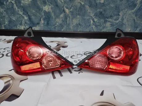 Nissan Tiida stop işıqları — Bakı