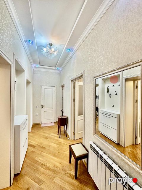 Satılır 3 otaqlı köhnə tikili 100 m² — Bakı