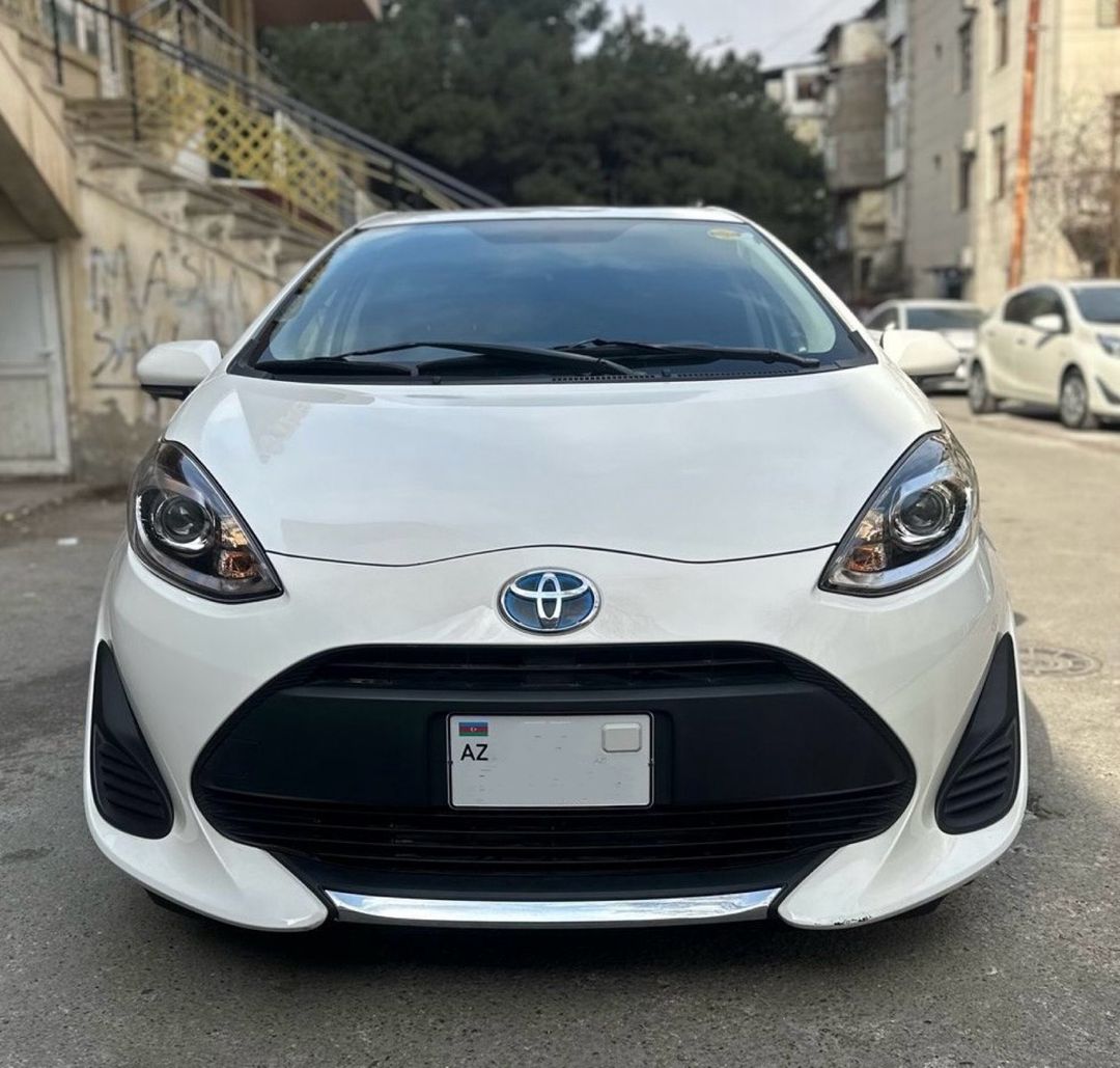 Toyota Aqua icarəsi — Avtomobil icarəsi, Bakı (2)