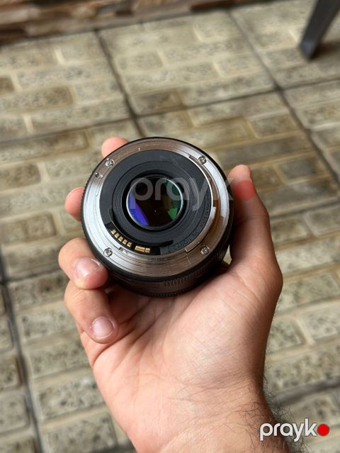 Canon 50mm 1.8 ef ustada olmuyub heçbir prablemi yoxdu ideal — Bakı
