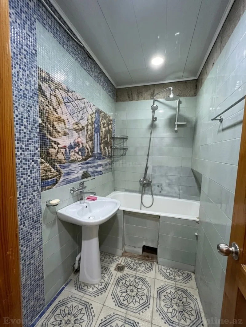 Satılır 3 otaqlı Mənzil Köhnə tikili 80 m² Bakı, Binəqədi r., Azadlıq prospekti m., 7-ci mikrorayon — Mənzil, Bakı (8)