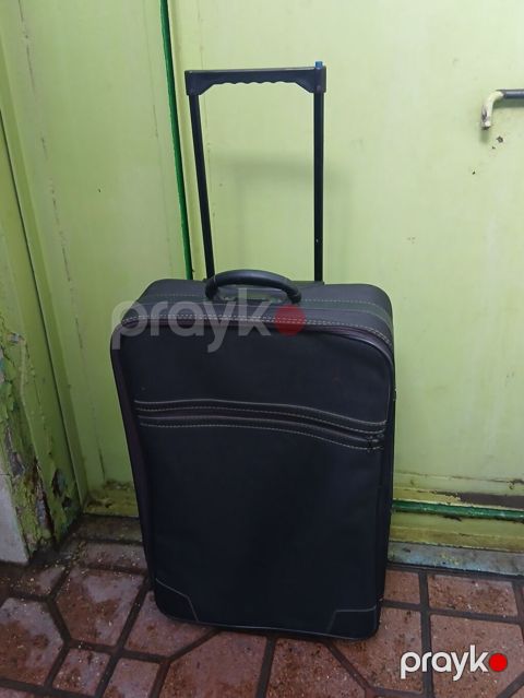 Təkərli orta böyük səyahət çamadanı satiram. Ölçüsü 65×45. Real — Bakı