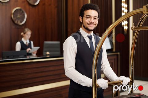 Bellboy tələb olunur — Bakı