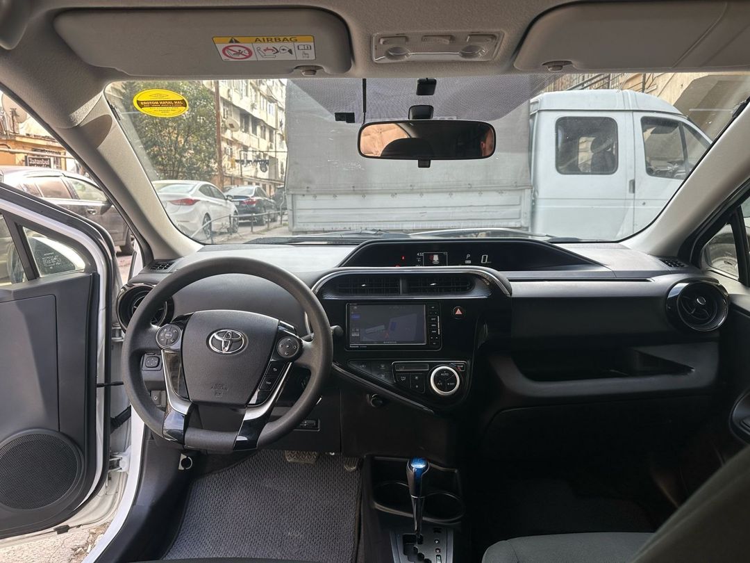 Toyota Aqua icarəsi — Avtomobil icarəsi, Bakı (4)