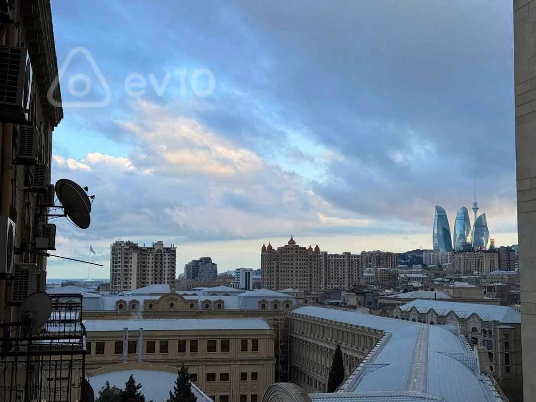 4 otaqlı mənzil, 220 m², Salatın Əsgərova — Bakı