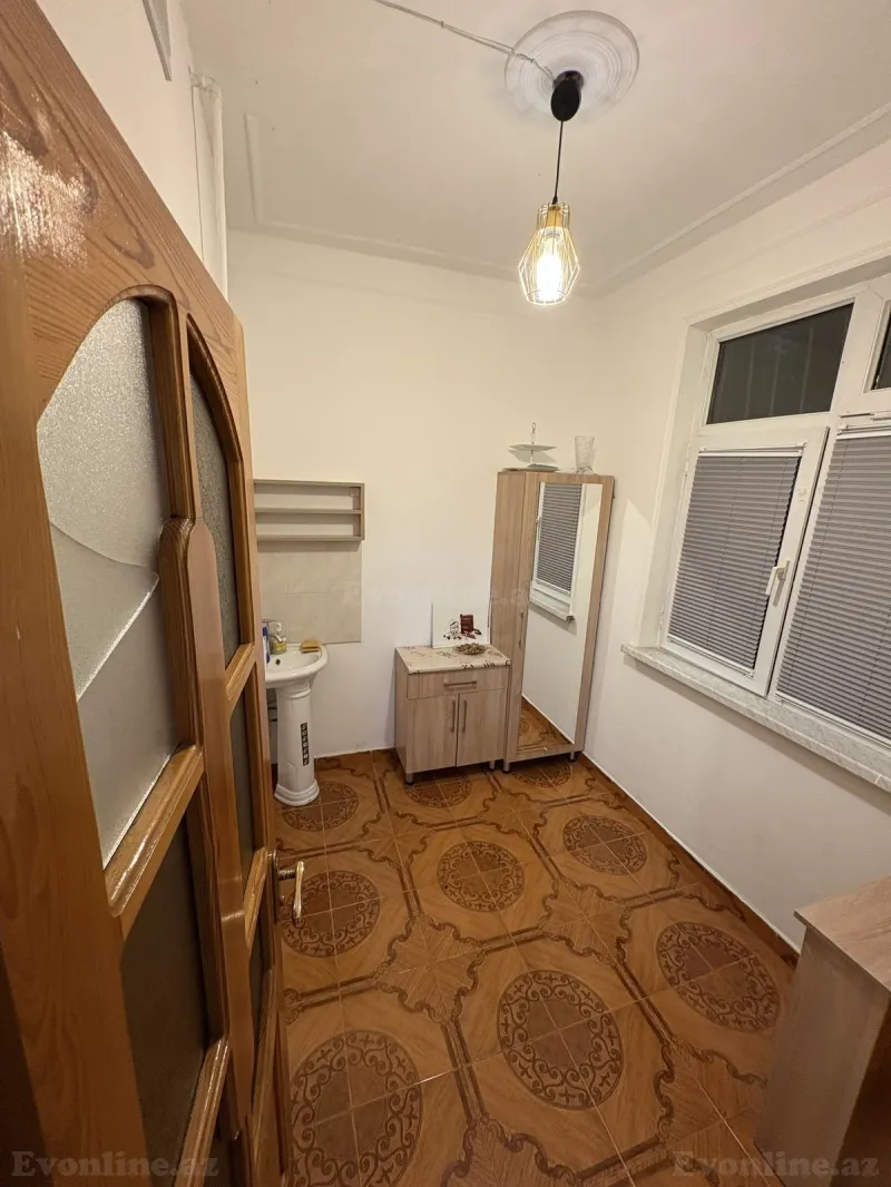 Satılır 2 otaqlı Mənzil Köhnə tikili 42 m² Bakı, Nəsimi r., Memar Əcəmi m — Mənzil, Bakı (6)