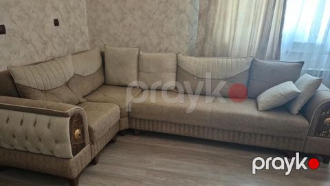 Divan satılır 440₼. açılır bazası var.Ünvan hövsan. 5806. Fatimə99 — Bakı