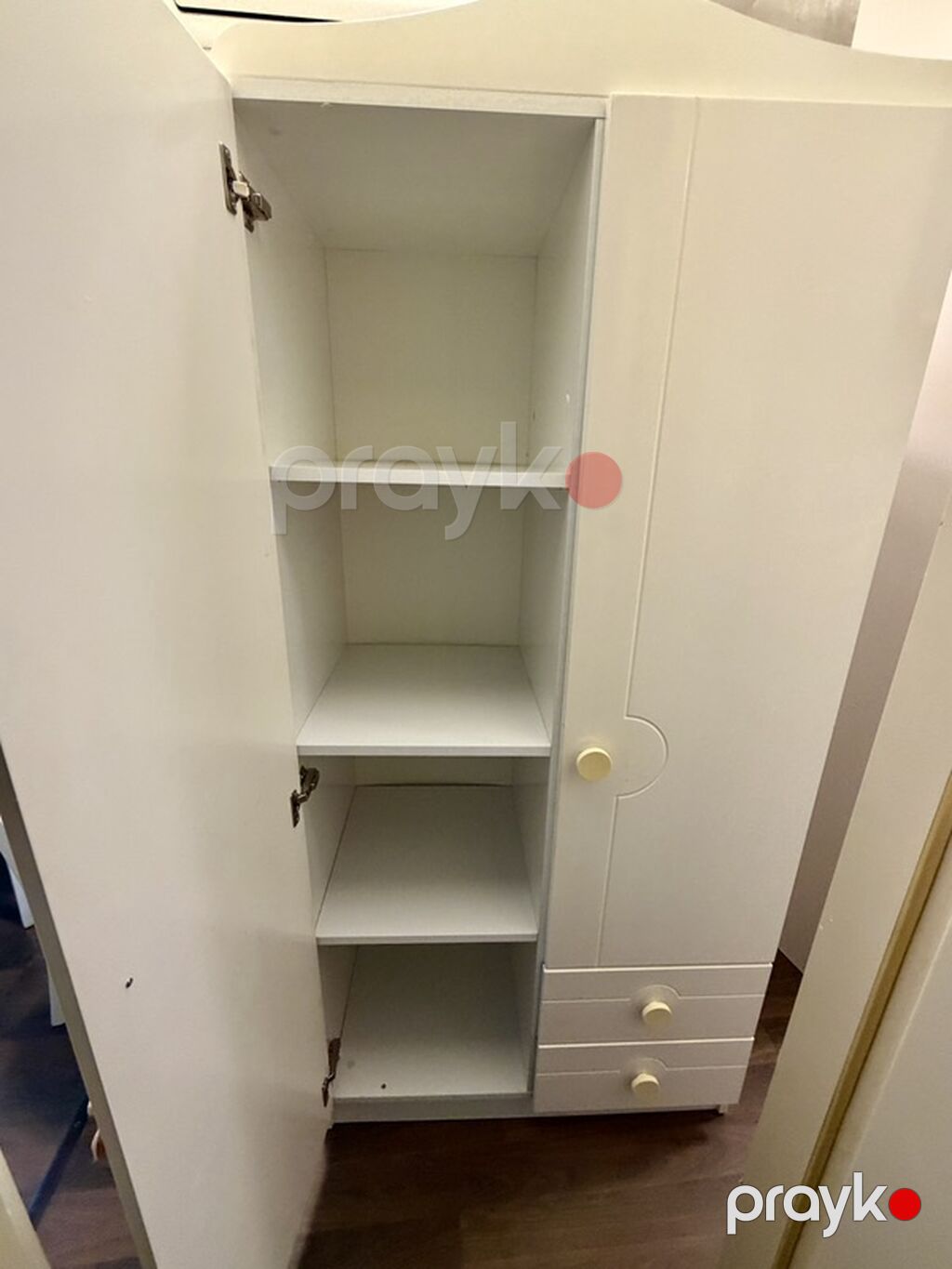 Ağ rəngdə şkaf satılır. Çox yaxşı vəziyyətdədir, çox səliqəli və — Şkaflar, Bakı (3)