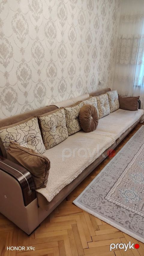 Divan. Satılır 250 azn. 3m uzunluq, 90sm en. Bazalıdır. Üzerinde — Mehdiabad