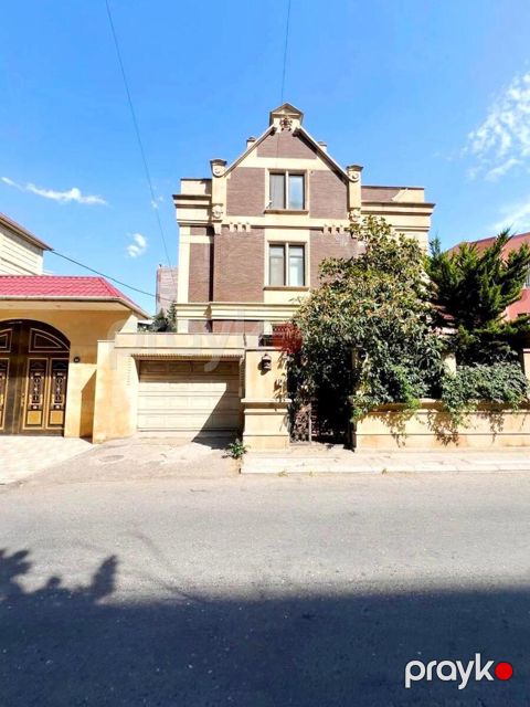 Satılır 14 otaqlı həyət evi/bağ evi 870 m² — Bakı