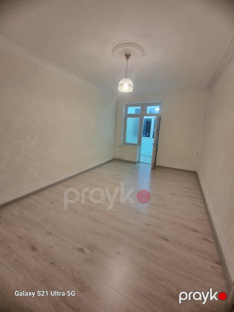 Satılır 2 otaqlı köhnə tikili 40 m² — Bakı